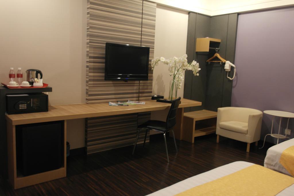 De Hotel Ίπο Εξωτερικό φωτογραφία